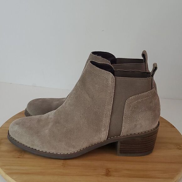 Me Too Womens Zarita 14 Taupe Suede Booties Ankle Boots Shoes 7.5M - Picture 3 of 10
